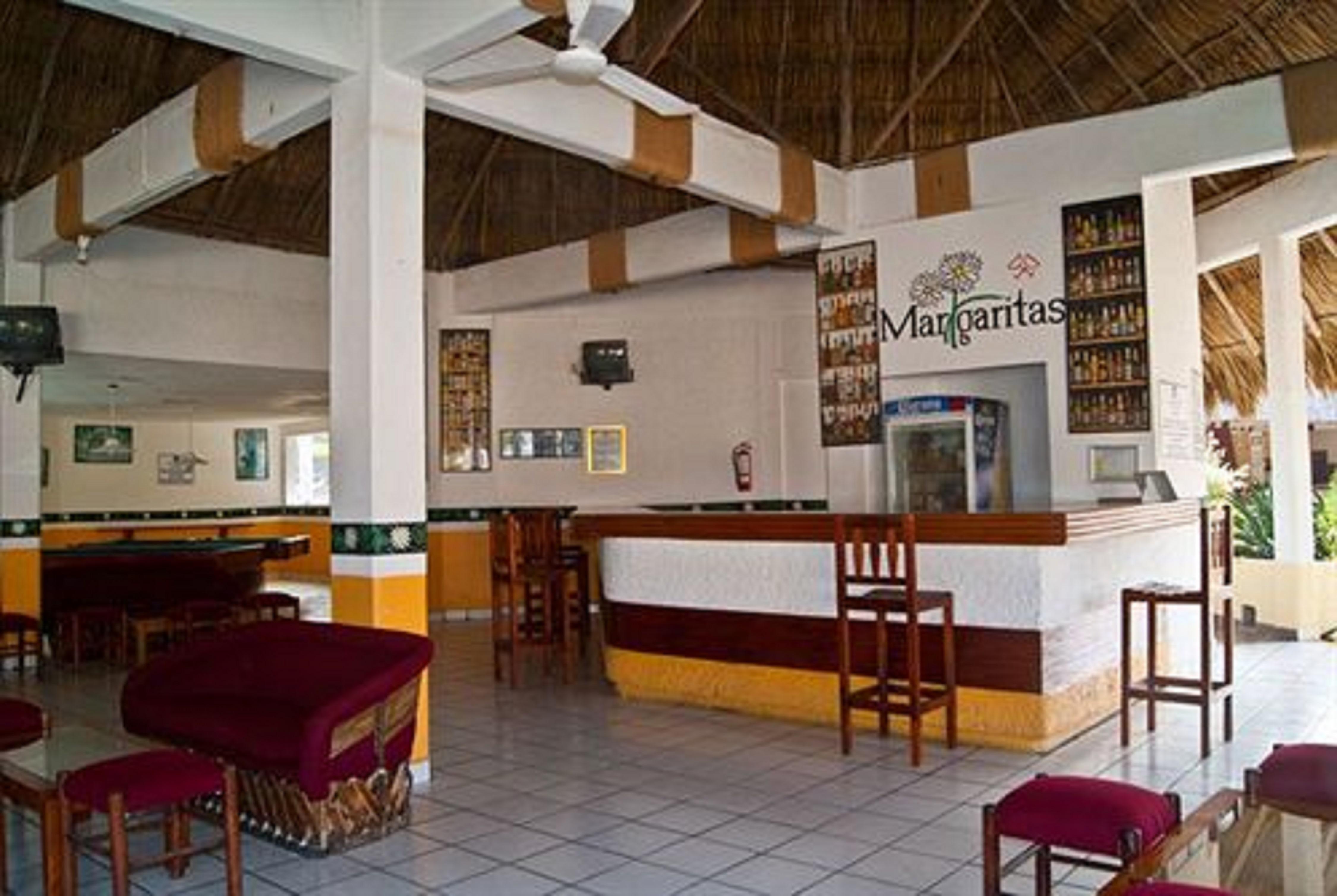 Qualton Club Ixtapa All Inclusive Buitenkant foto