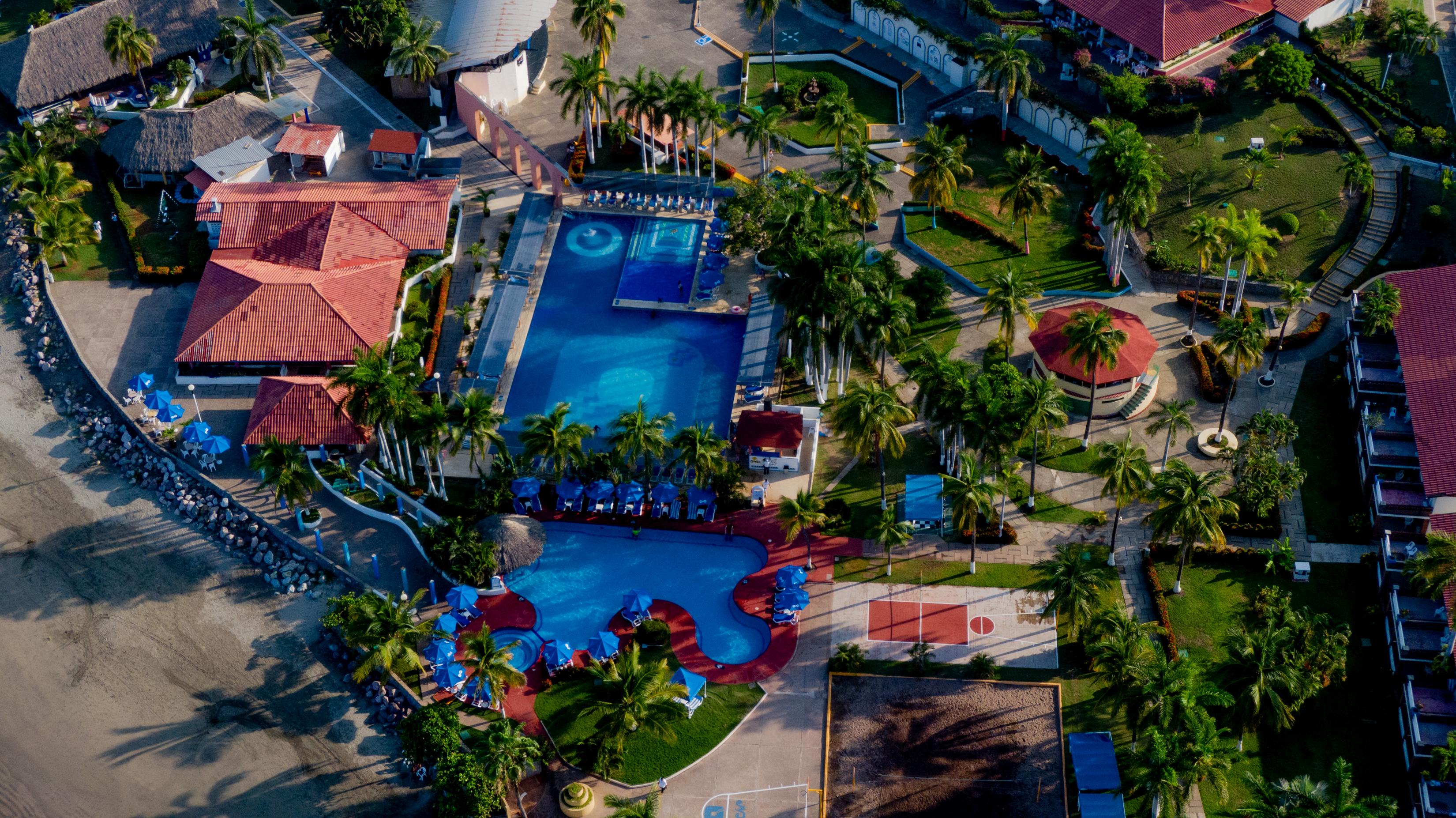 Qualton Club Ixtapa All Inclusive Buitenkant foto