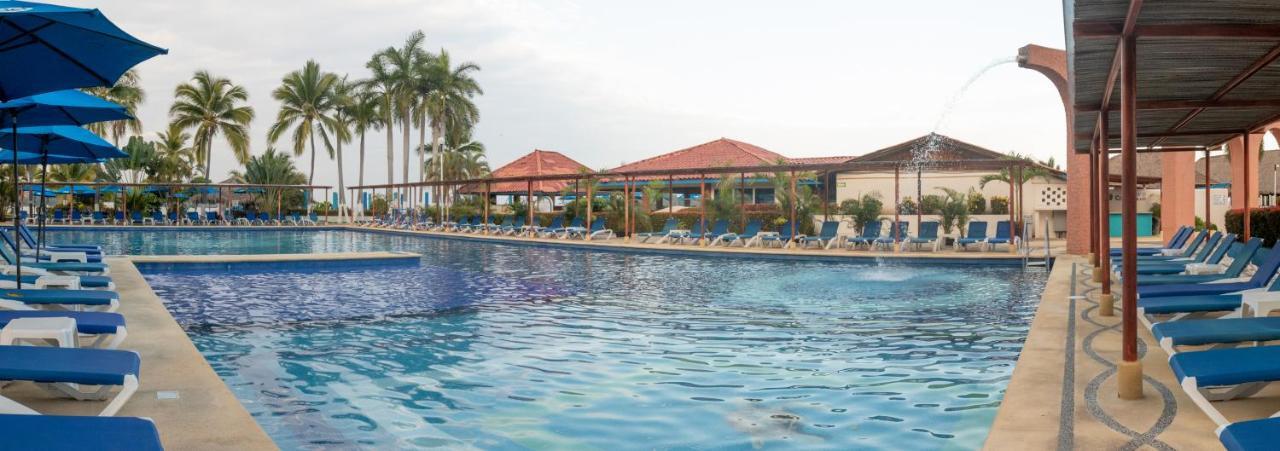 Qualton Club Ixtapa All Inclusive Buitenkant foto